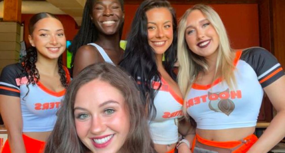 hooters serveester verdienen geld