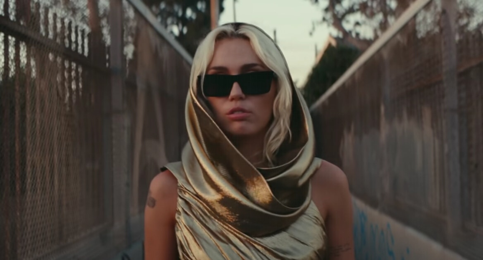 Miley Cyrus nieuwe muziek mysterie Clara Pierce