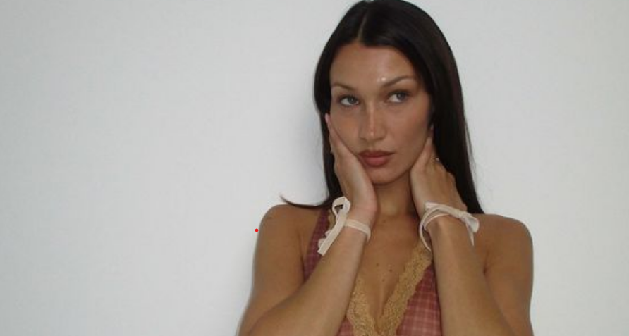 Bella Hadid chocker cord necklace 