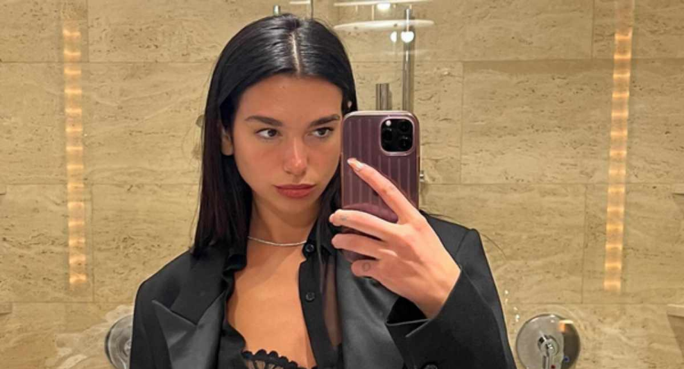 dua lipa rood haar trend