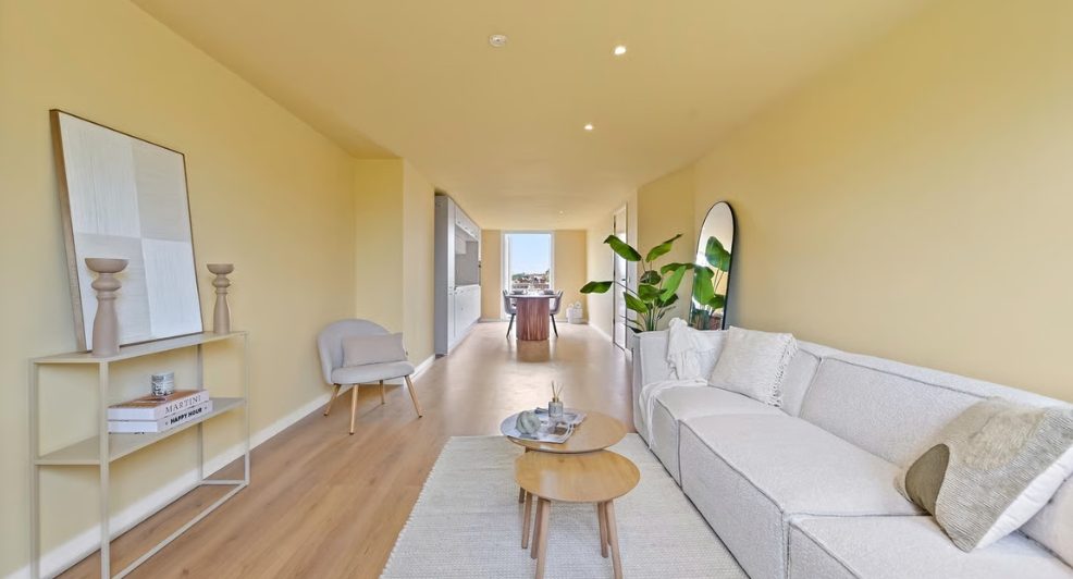 Butter yellow Funda-vondst: dit Haagse appartement haalt de zomer in huis