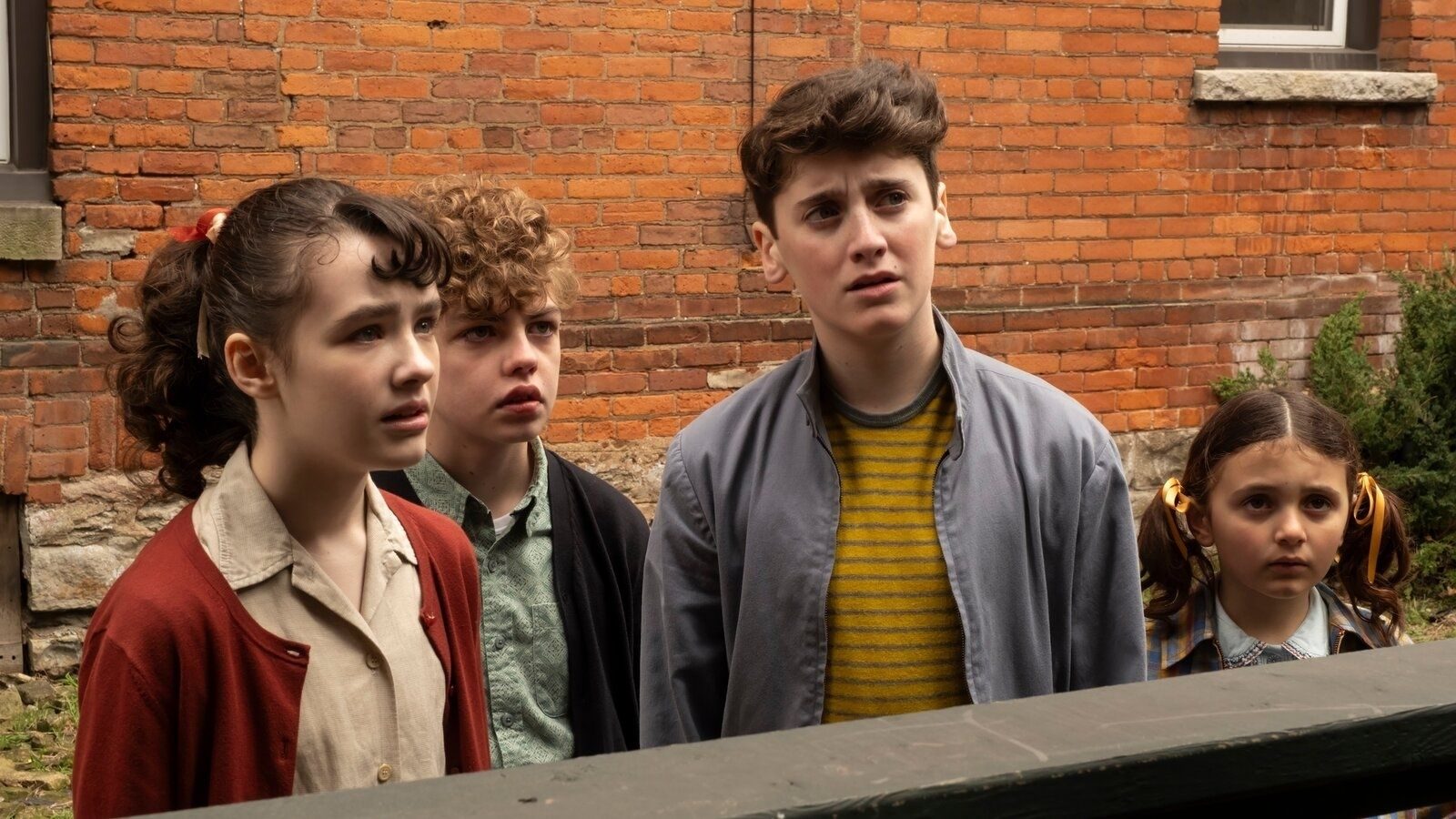 Vier jonge kinderen uit de serie It: Welcome to Derry.