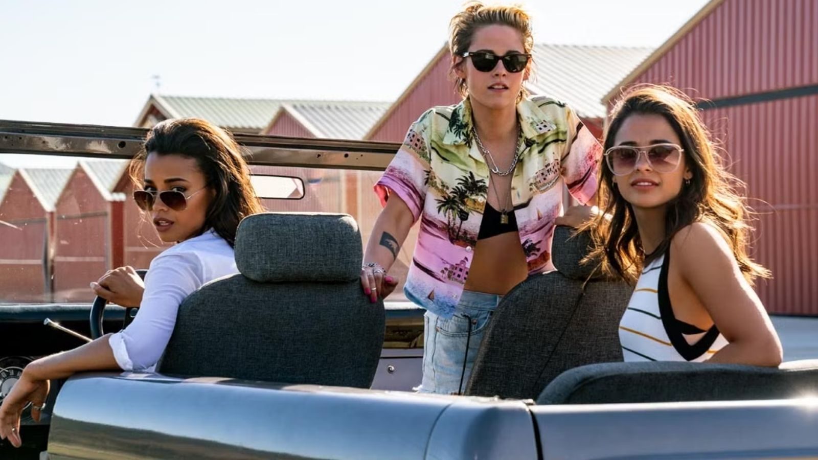Charlies Angels in een auto.