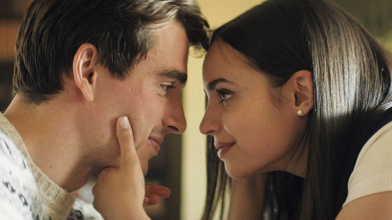 Sofia Carson en Corey Mylchreest in My Oxford Year.