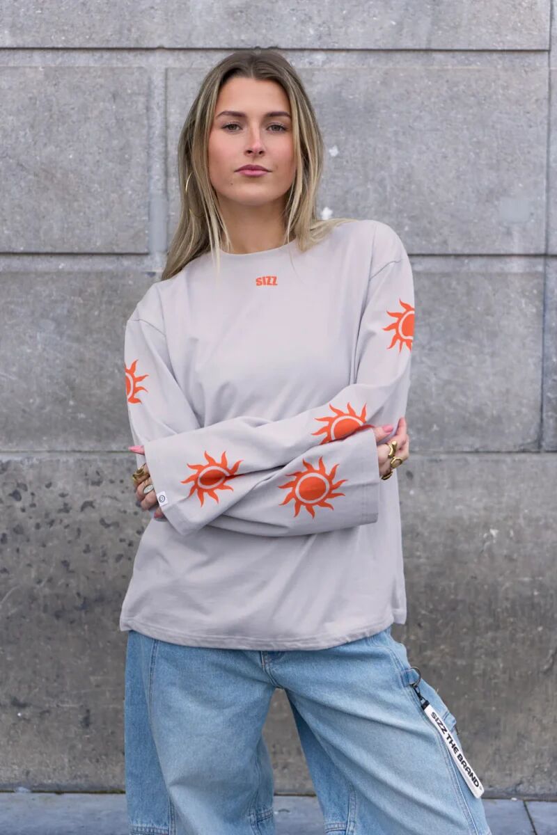 Model met longsleeve uit de Koningsdag collectie.