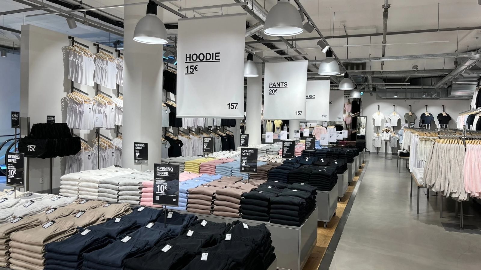 Lager 157-winkel in Den Haag.