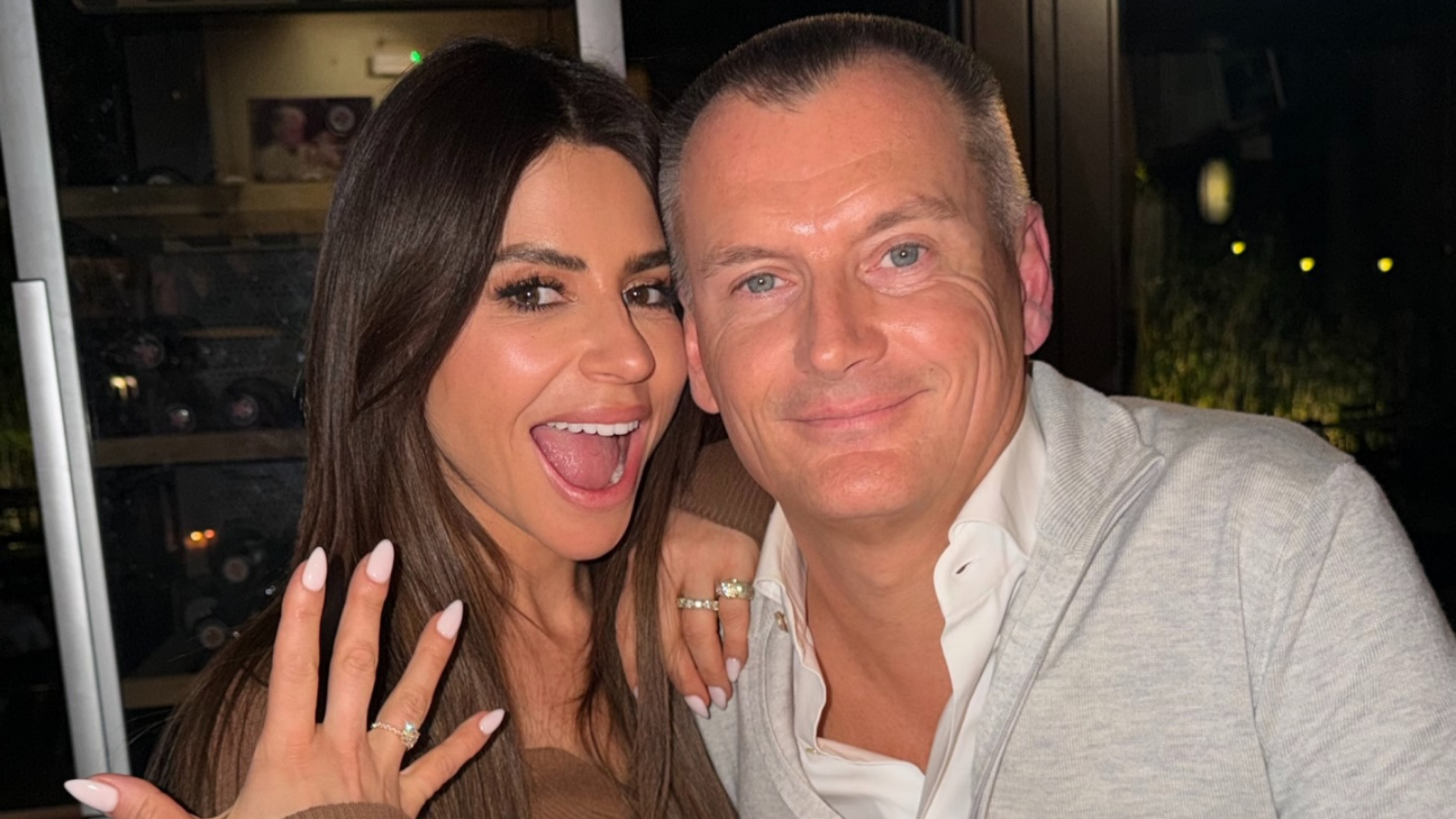 Olcay Gulsen met haar man Eelko na verloving