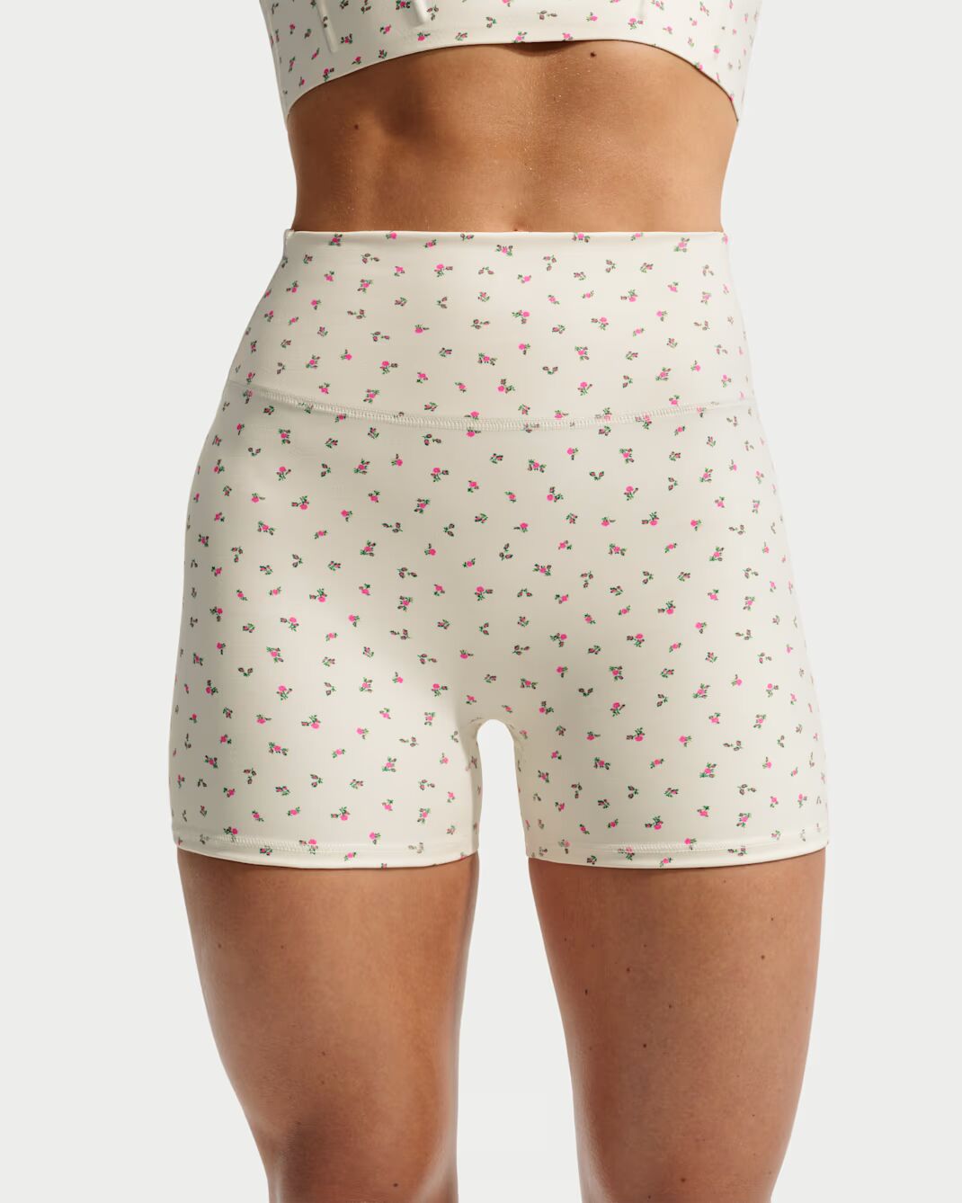 Model met sportlegging aan.