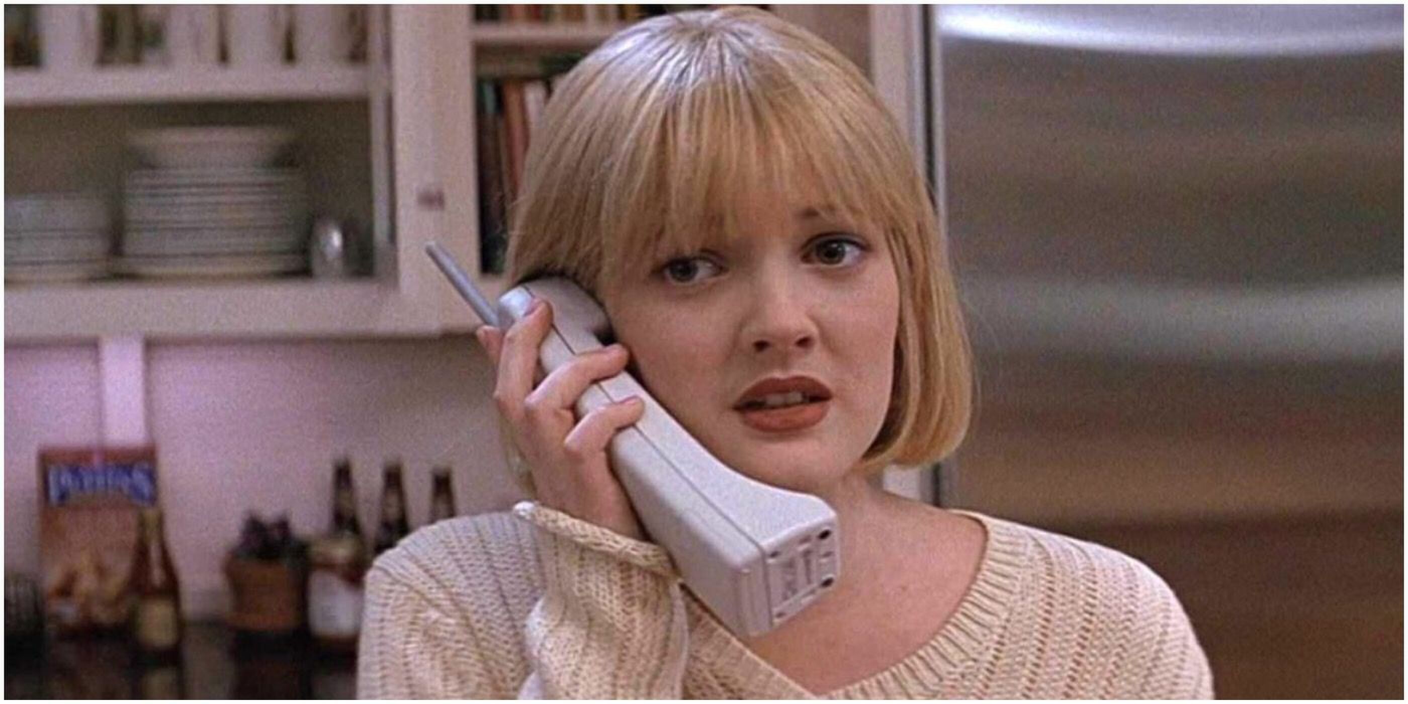 Vrouw aan de telefoon.
