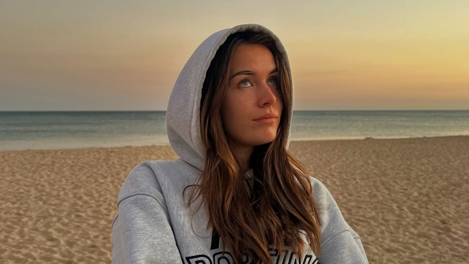 Meisje op het strand.
