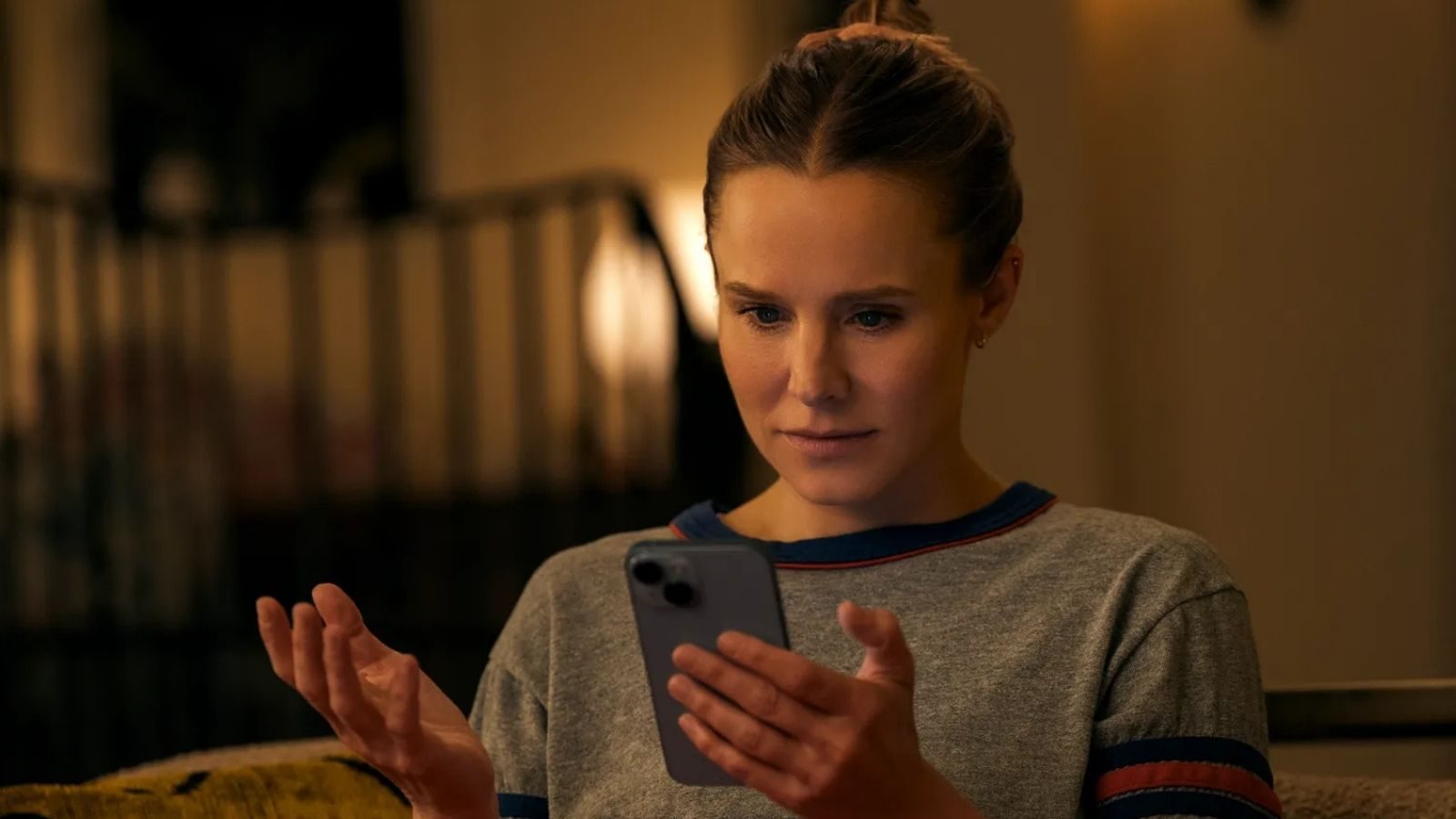 Vrouw op telefoon.