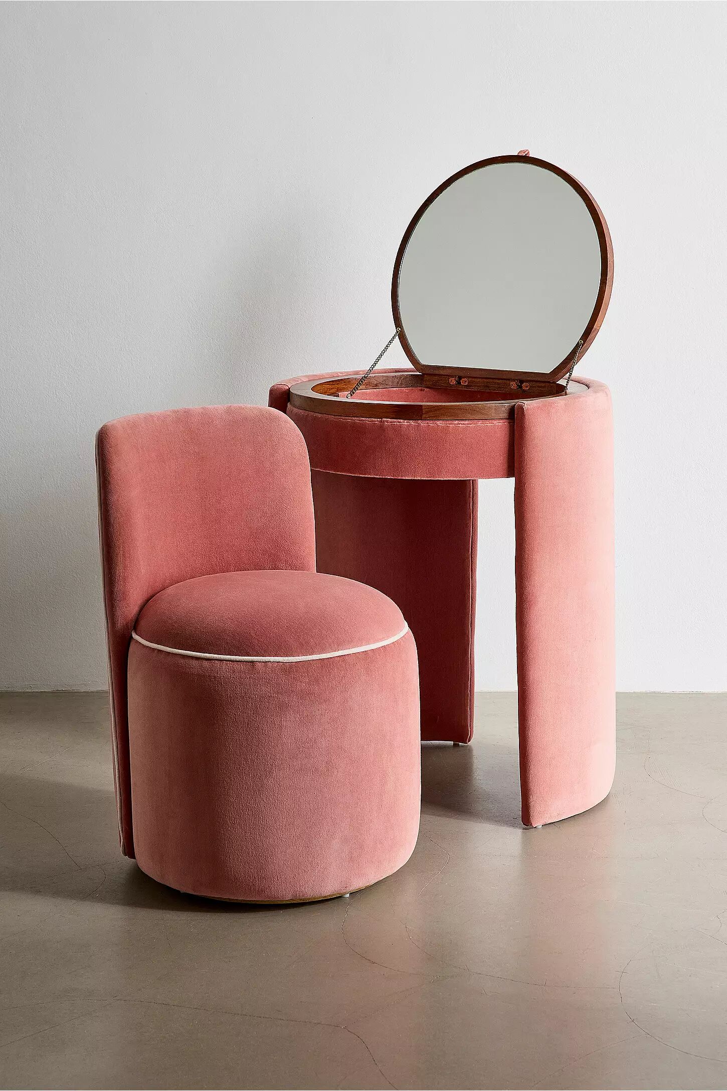 Make-up tafel van Urban Outfitters.