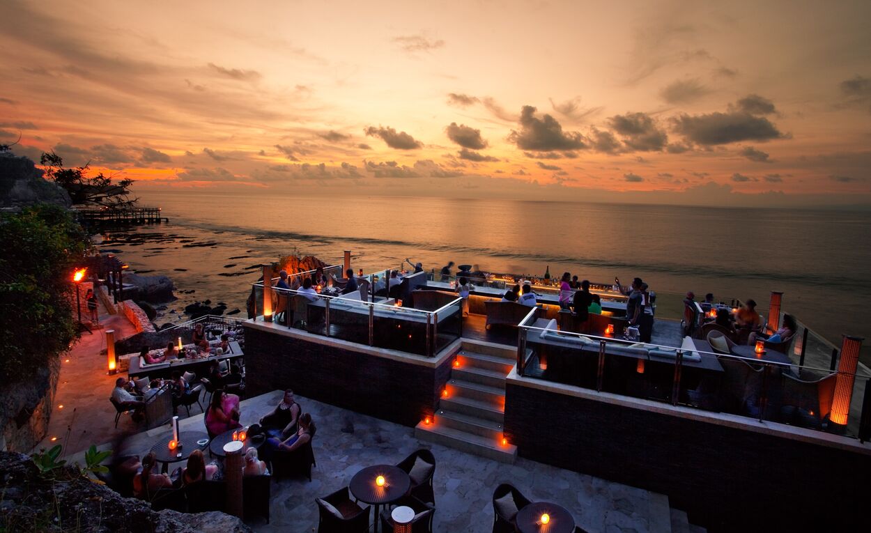 rock-bar-indonesie-femfem