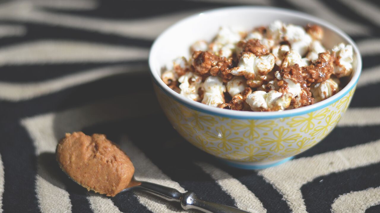 Illustratie voor: Nationale Pindakaasdag sluit je af met deze snelle snacks