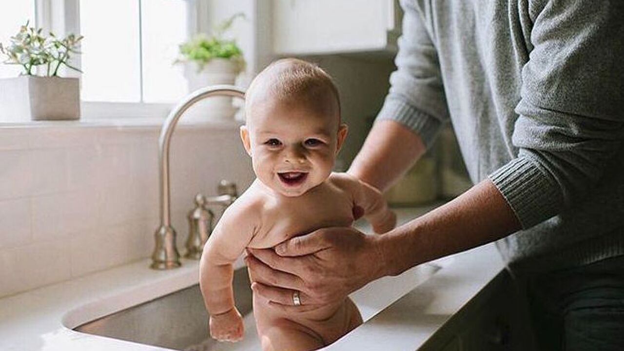 Illustratie voor: Dit boek vertelt je het beste hoe je een baby kan maken