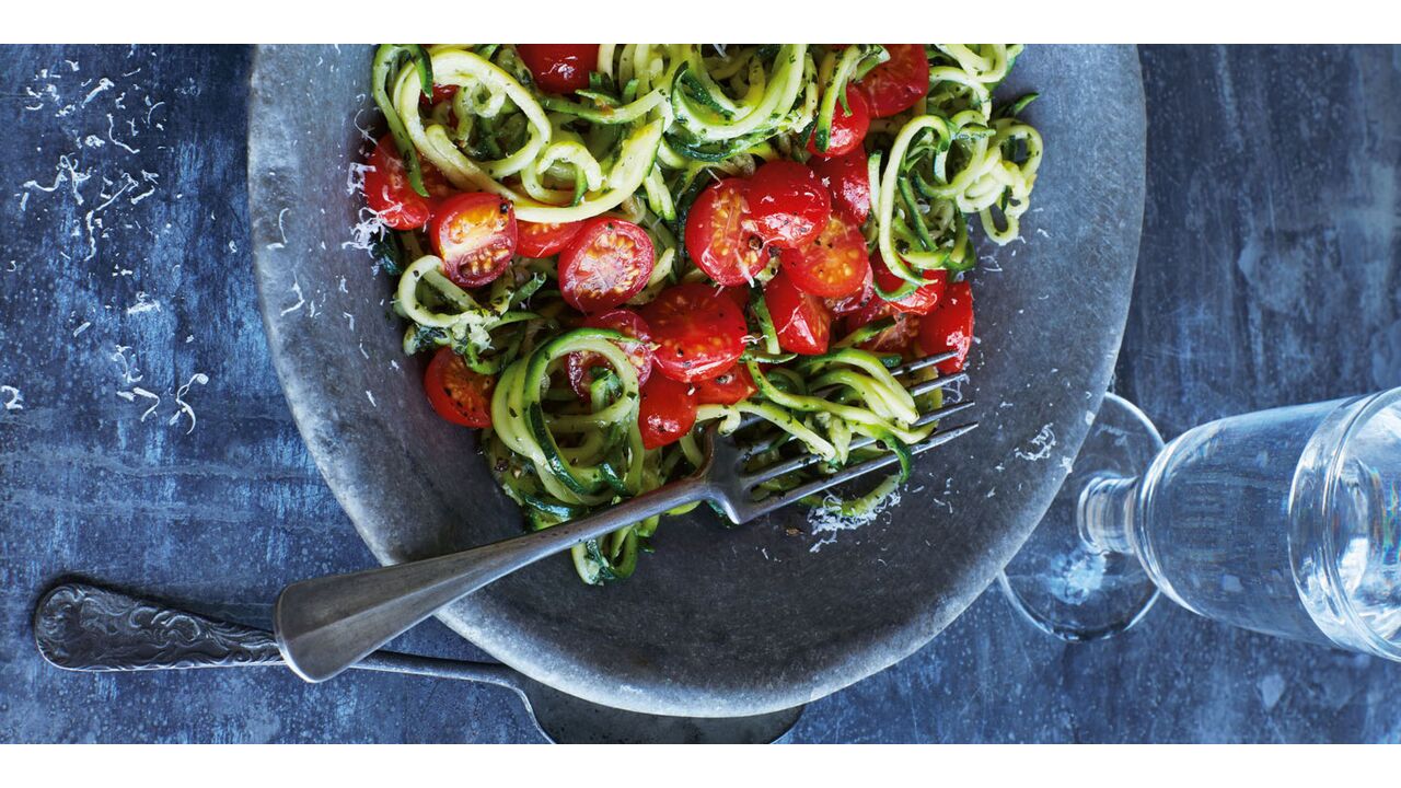Illustratie voor: Dit zijn de allerlekkerste recepten met courgettepasta