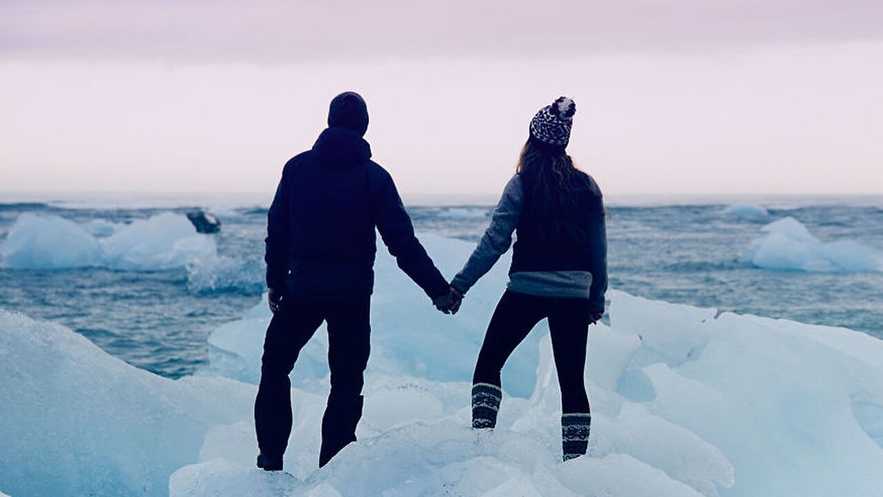 Illustratie voor: Dit stel laat zien waarom jij met je partner naar IJsland wilt