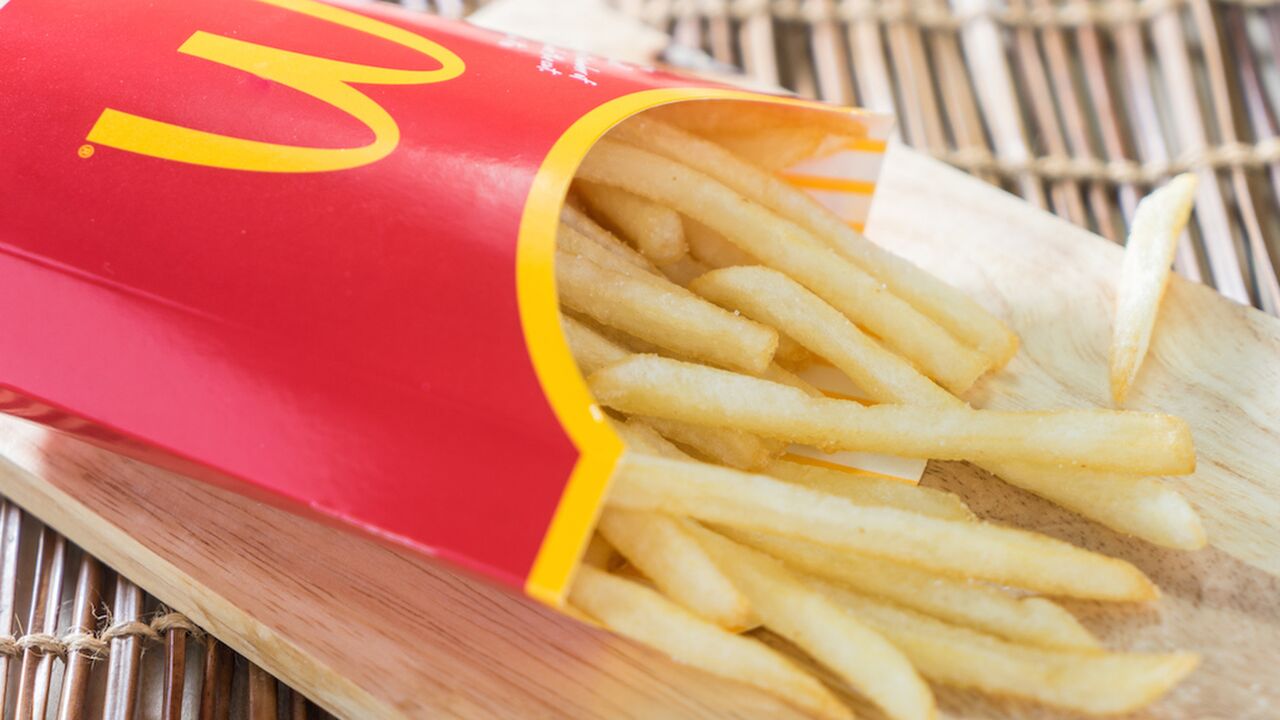 Illustratie voor: Goed nieuws: McDonald’s gaat thuis bezorgen