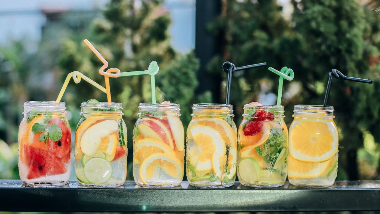 Illustratie voor: Alcohol en fruit combineren? Dit zijn de lekkerste recepten