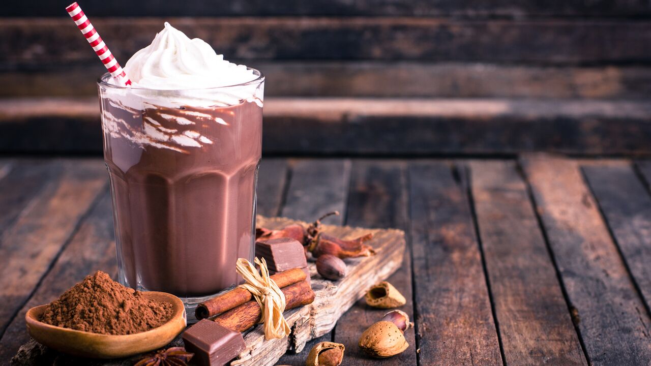 Illustratie voor: Het is Koffie Milkshake Dag! Trakteer jezelf op deze overheerlijke versie met Nutella