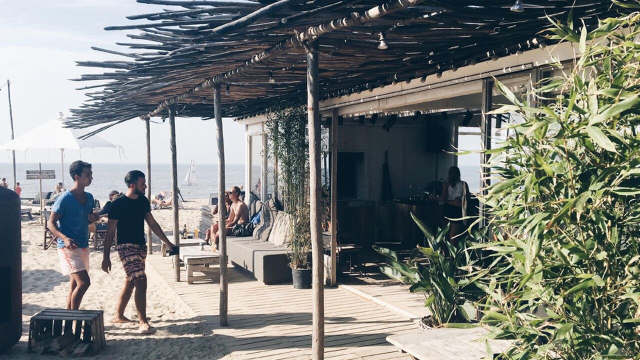 Illustratie voor: Deze plekjes in Noordwijk aan Zee geven jou dat instant vakantie gevoel