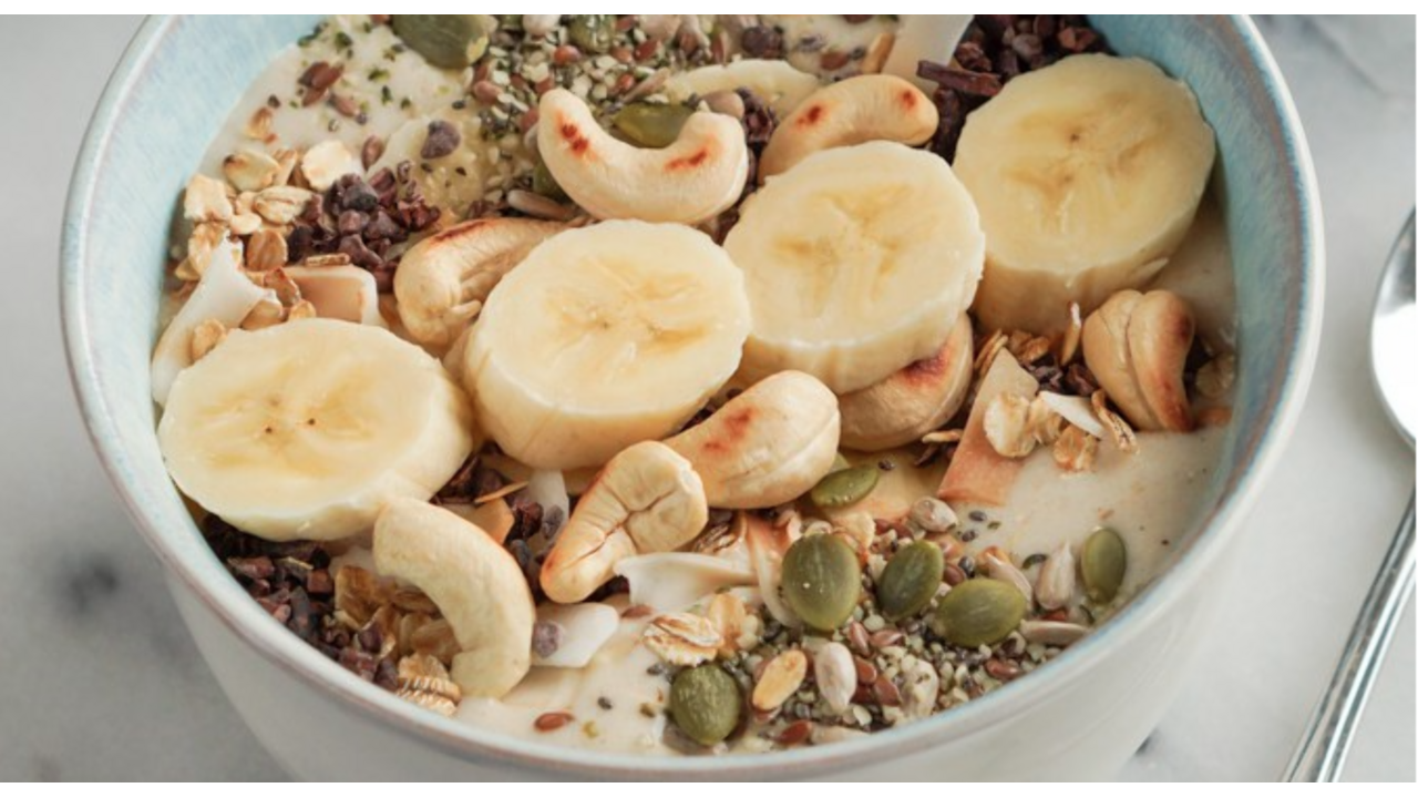 Illustratie voor: Deze overheerlijke bananenbowl wil jij vandaag maken
