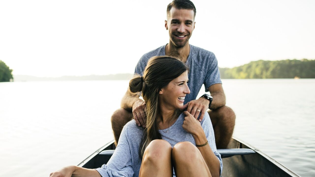 Illustratie voor: Op vakantie met je nieuwe vlam? Bespreek deze dingen voordat je gaat