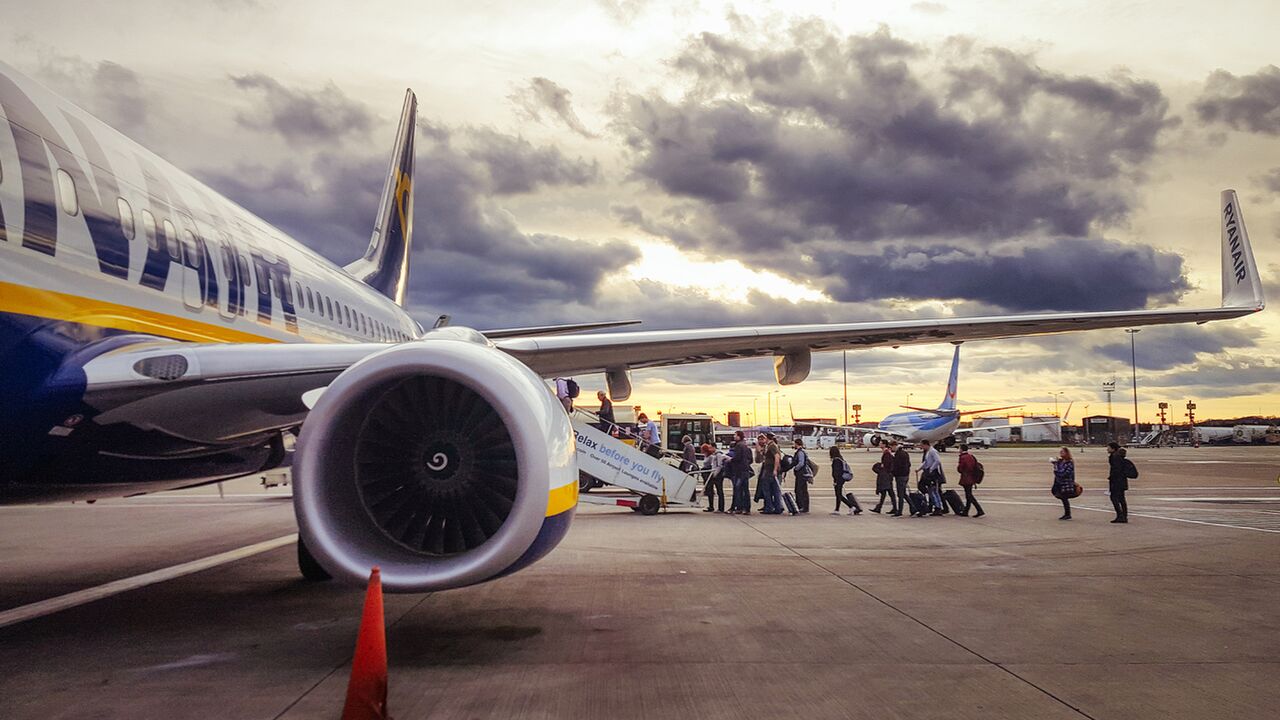 Illustratie voor: Ryanair gooit vandaag vliegtickets in de uitverkoop en meer dan 30 euro betaal je niet