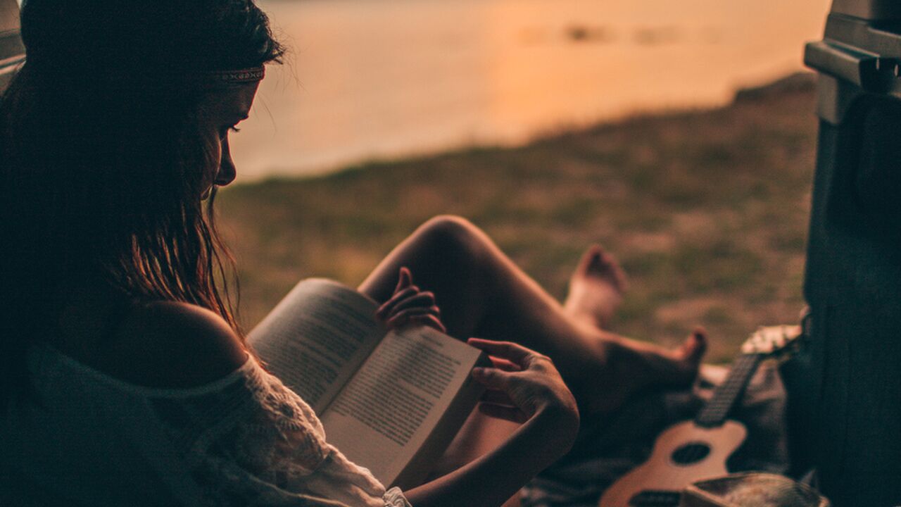 Illustratie voor: Deze boeken zijn perfect leesvoer voor de vakantie