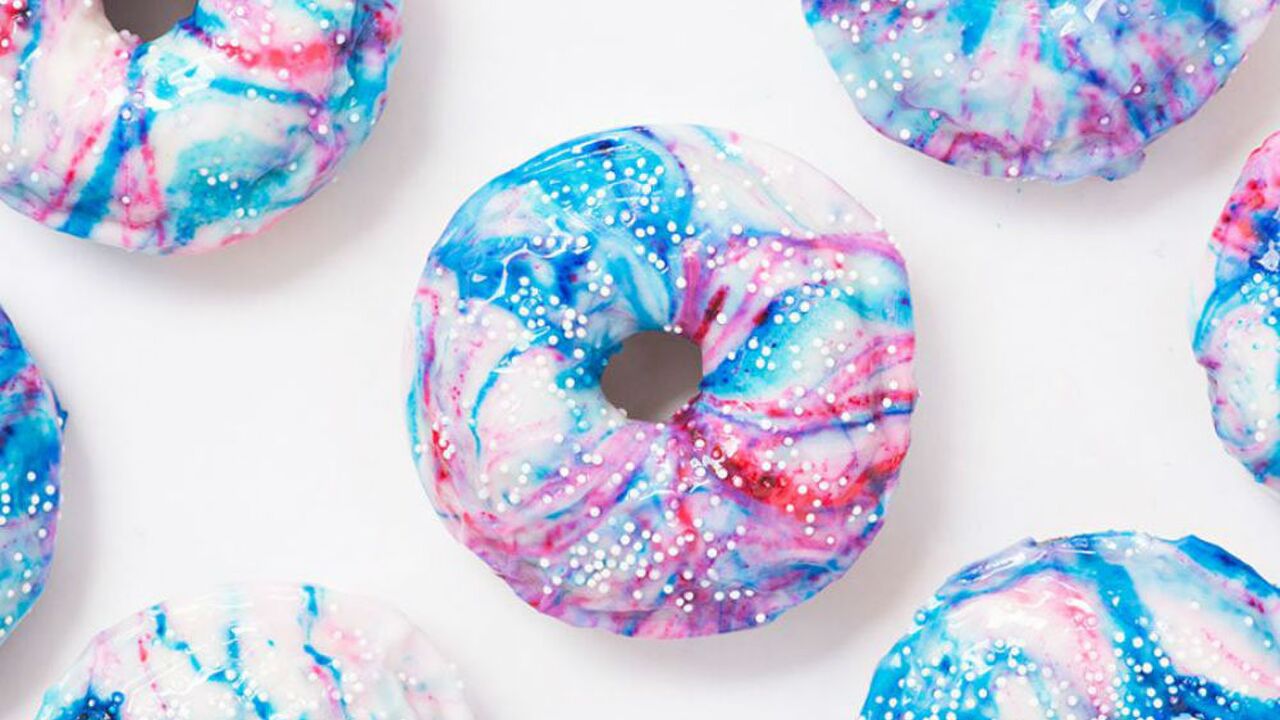 Illustratie voor: Unicorn donuts is wat je wilt proberen!