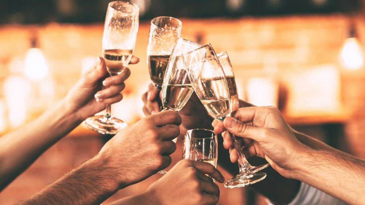 Illustratie voor: Cheers! Aldi introduceert een 3 liter prosecco fles