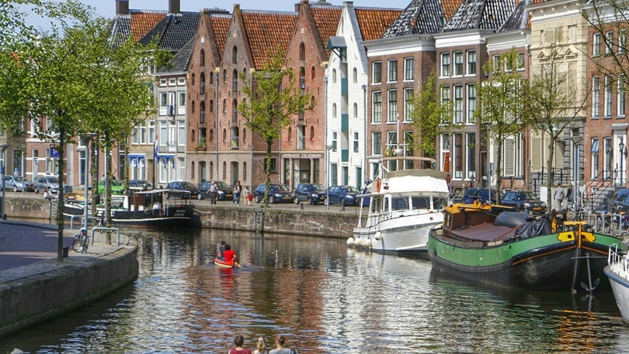 Illustratie voor: Vakantie in eigen land: Dit zijn de mooiste Airbnb’s in Groningen