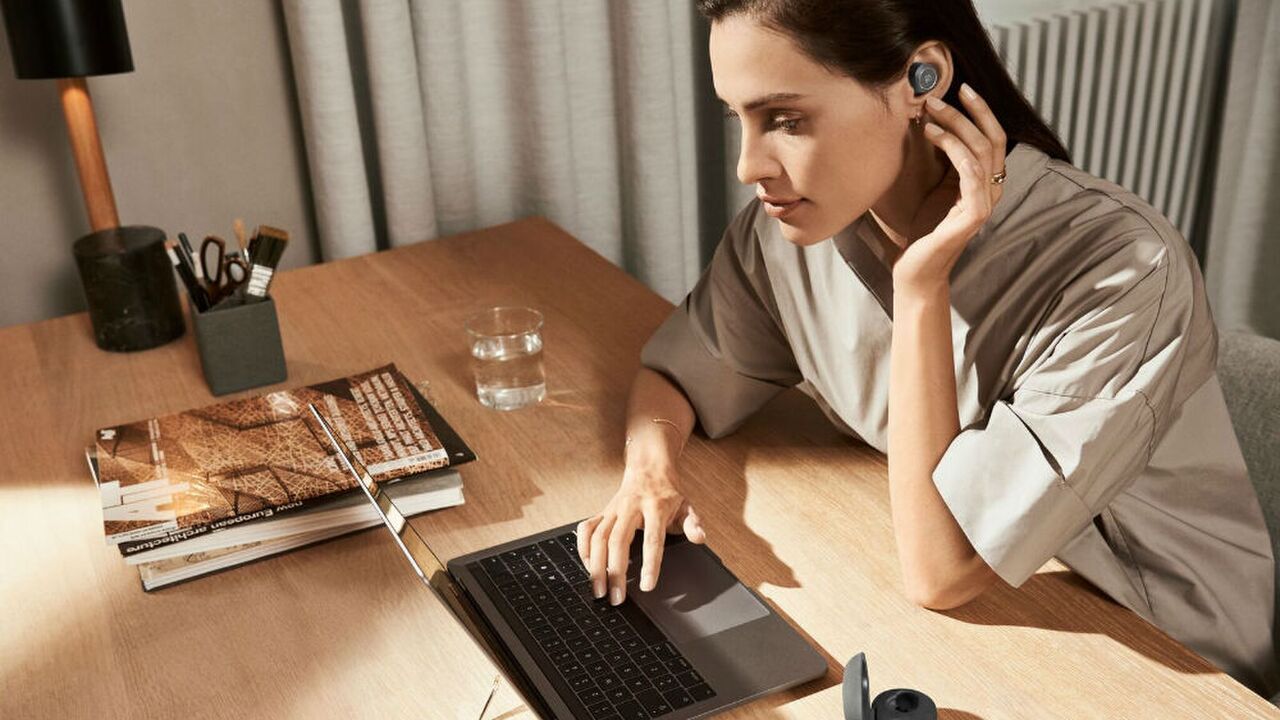 Illustratie voor: Muziek luisteren wordt nog fijner met deze stijlvolle, draadloze oordopjes