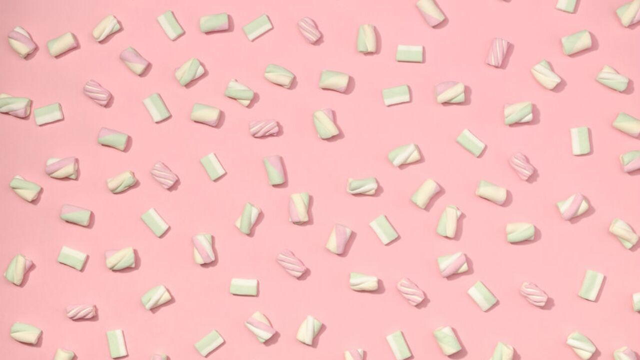 Illustratie voor: Er zijn nu marshmallows met Gin, Prosecco en Martini smaak mét alcohol