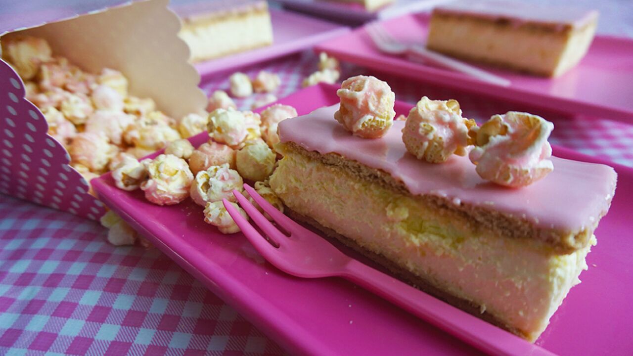 Illustratie voor: HEMA heeft nu roze popcorn met de smaak van tompouces!
