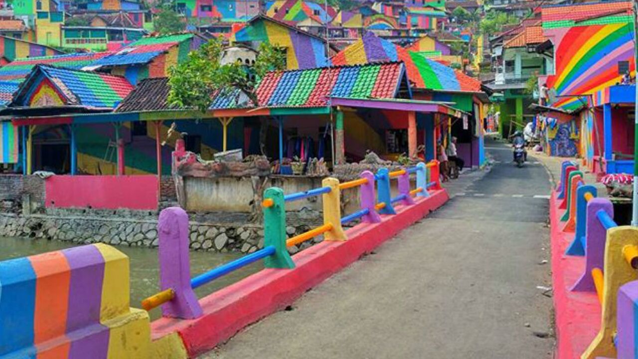 Illustratie voor: Hier wil je naartoe: een regenboog dorp in Indonesië
