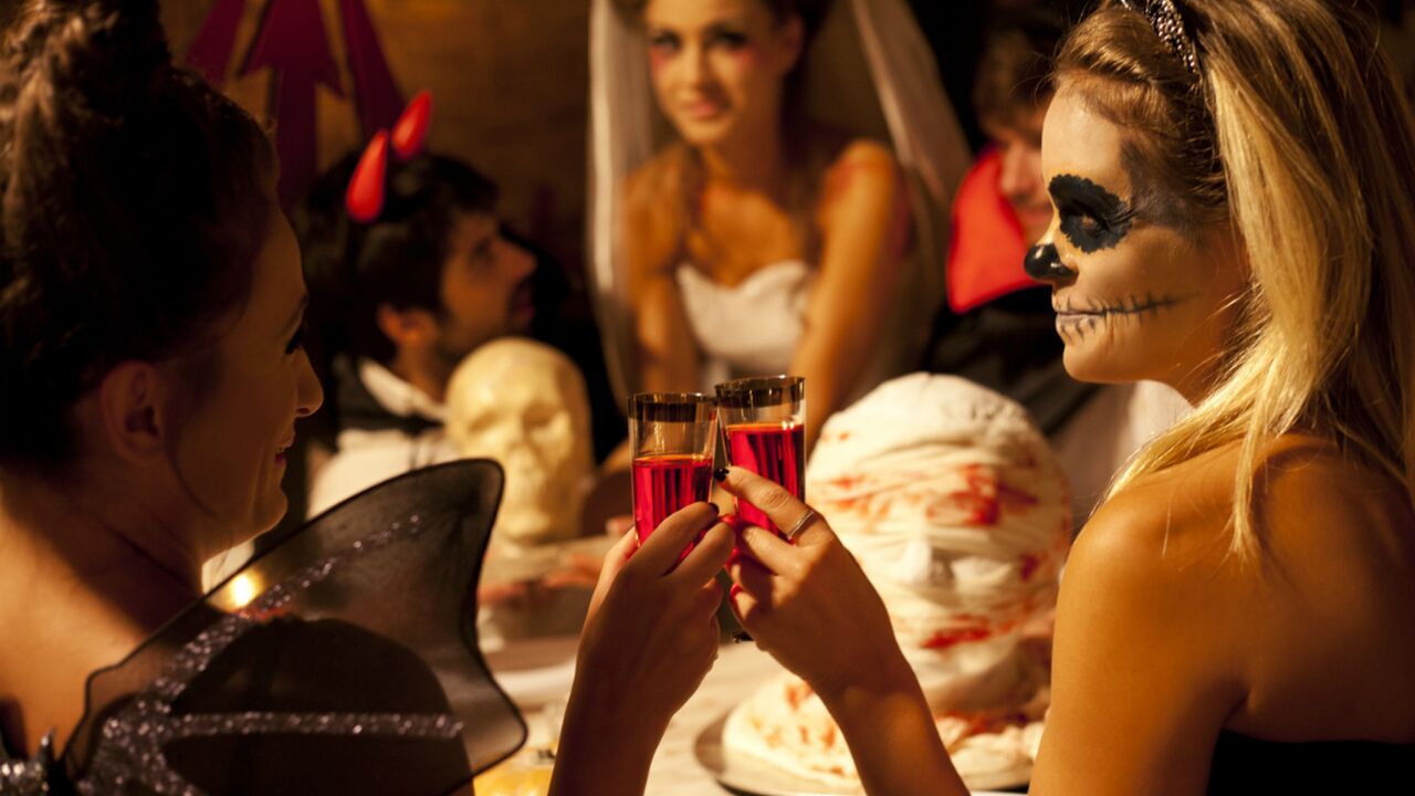 Illustratie voor: Halloween wordt een complete beleving in dit vampieren café