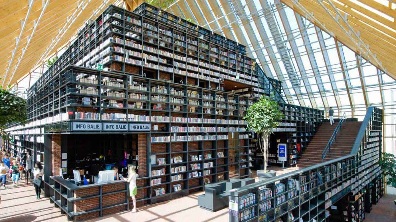 Illustratie voor: De boekenberg in Spijkenisse is een waar paradijs voor de boekenwurm