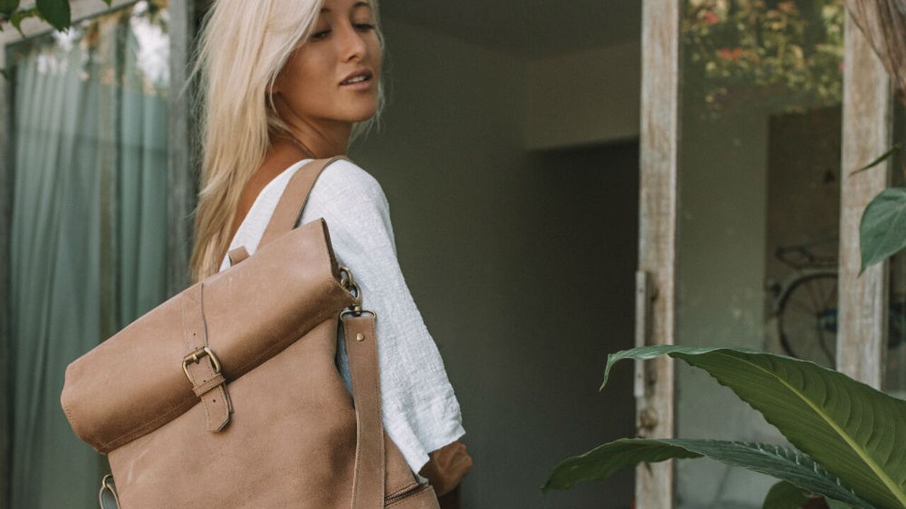 Illustratie voor: Tassenlabel Laauw x Lauren Bullen ontwerpen de ideale reisessentials