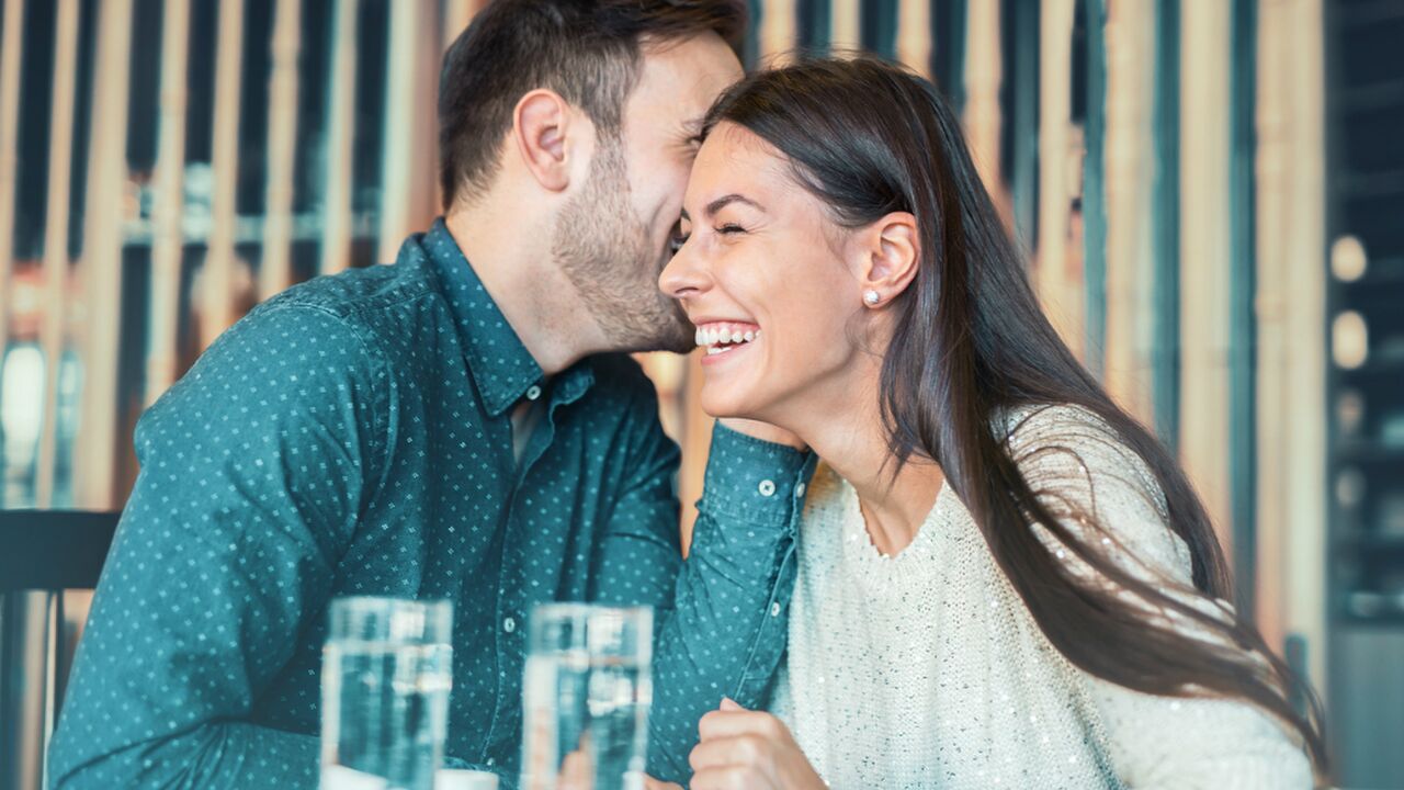 Illustratie voor: Interessante vragen voor tijdens je eerste date om die ongemakkelijke stiltes te voorkomen