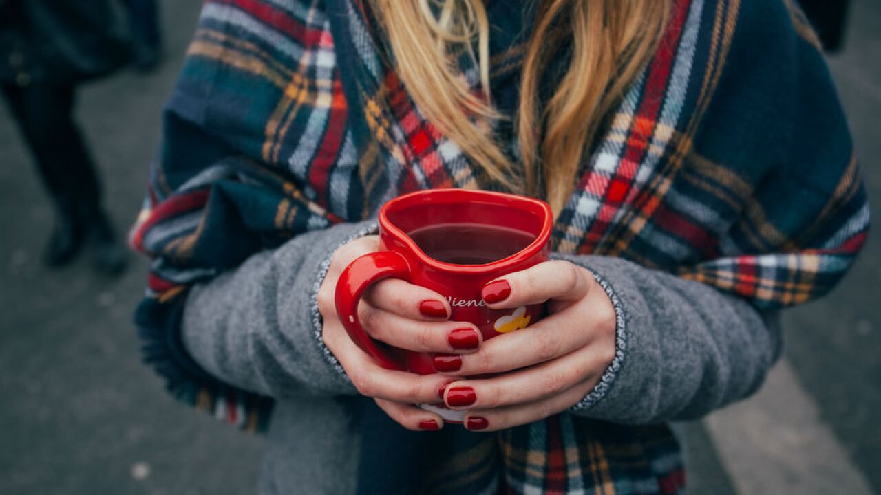 Illustratie voor: Kies voor herfst op je nagels met deze kleuren