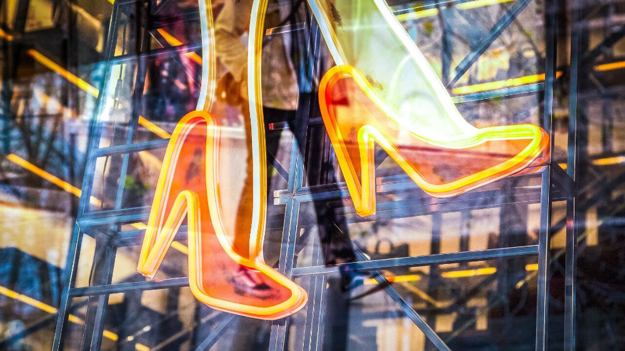 Illustratie voor: Zo krijg jij geen pijn aan je voeten na een avondje dansen op hakken