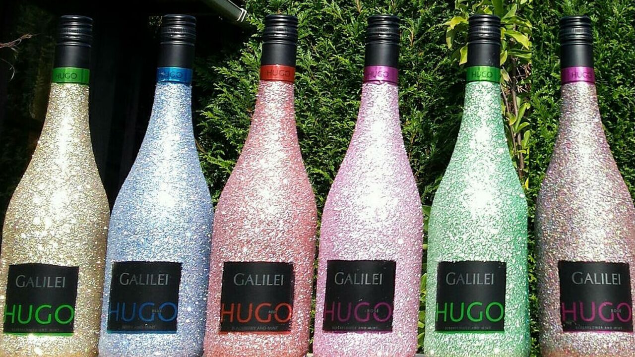 Illustratie voor: Deze glitterwijnen komen als geroepen voor de feestdagen