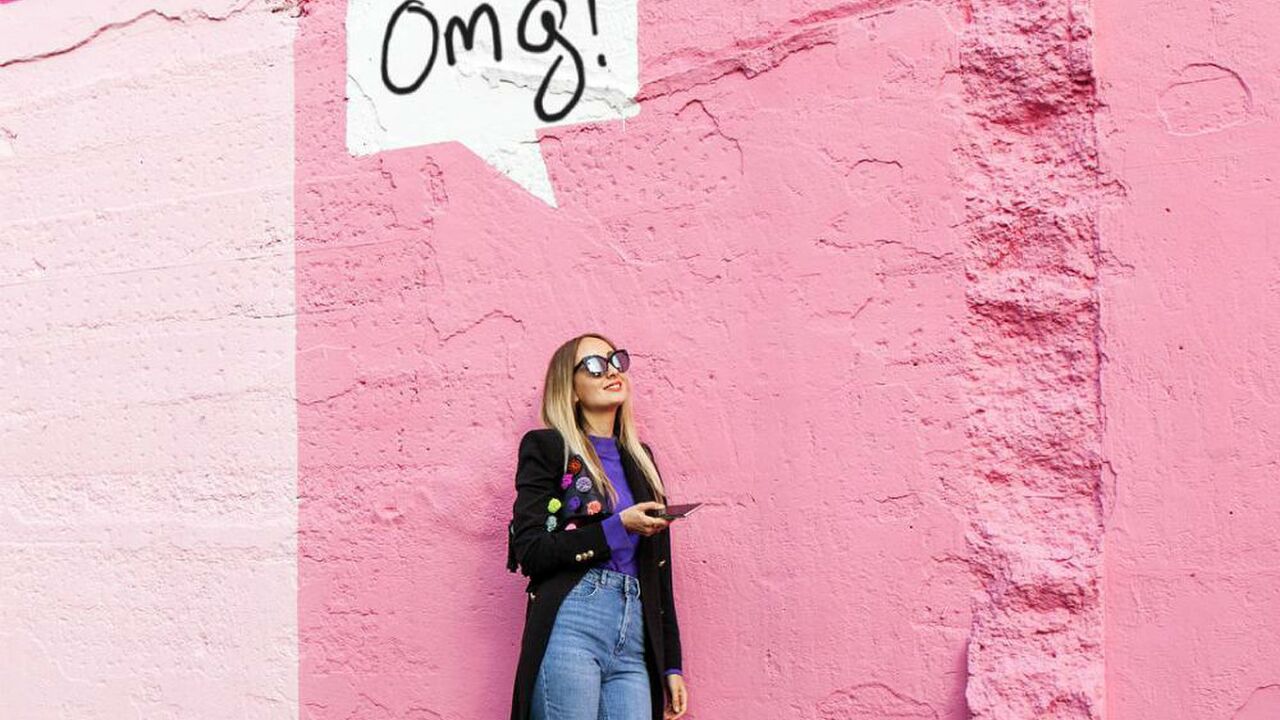 Illustratie voor: Deze roze muur in Rotterdam is speciaal gemaakt voor de perfecte Instagramfoto