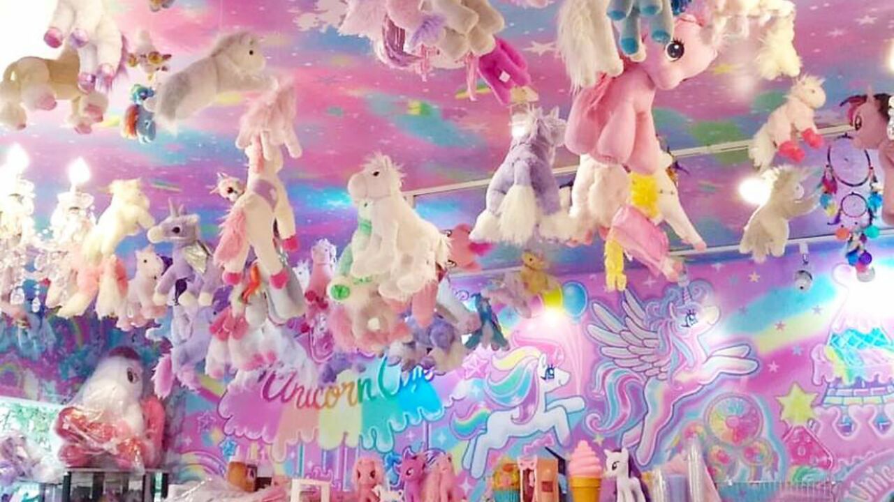 Illustratie voor: Er bestaat een unicorn café, hier moet je naar toe!