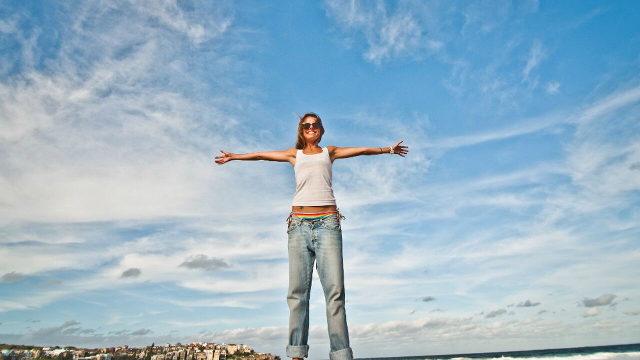 Illustratie voor: Girls over the world: Nikki alleen de wereld over