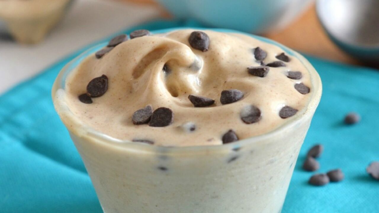Illustratie voor: Lekker: chocolate chip bananenijs met maar 2 ingrediënten