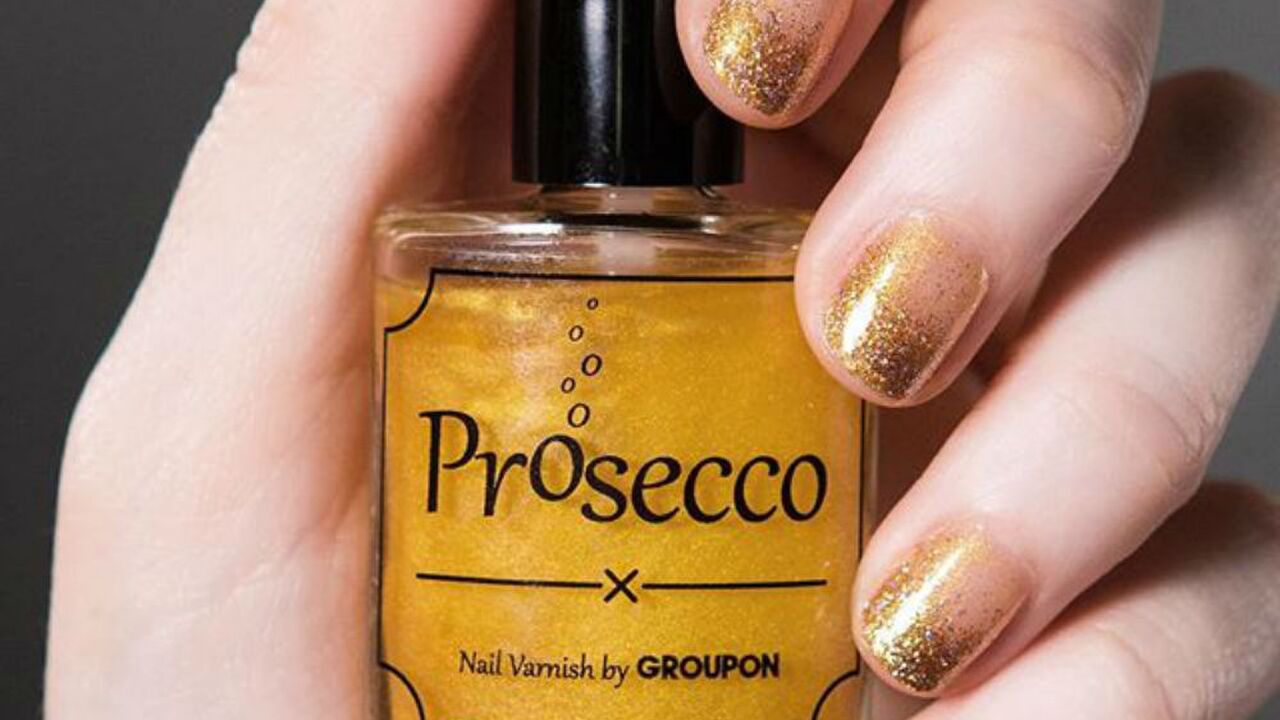Illustratie voor: Eetbare prosecco voor op je nagels