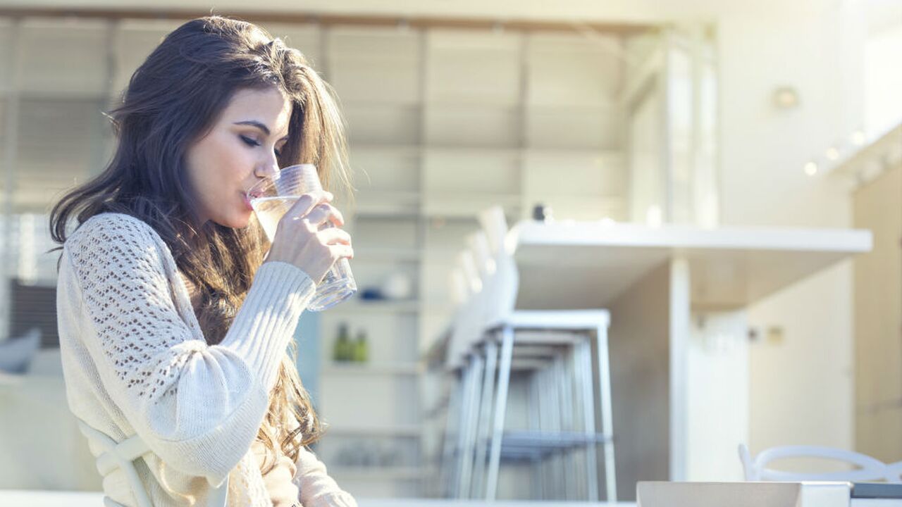 Illustratie voor: Dit is wat het drinken van veel water met je lichaam doet