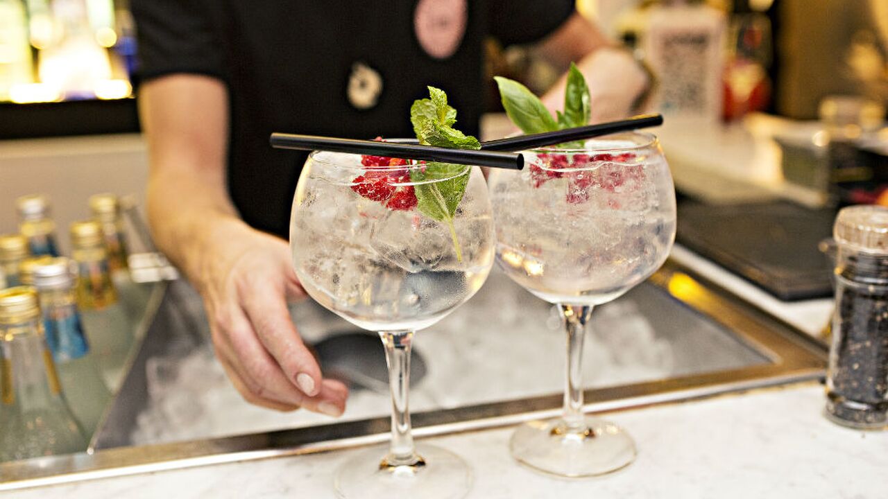 Illustratie voor: Weekendtips: van de lekkerste sushi tot kerstige gin-tonics